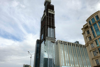 Фотография к новости: ”Абу-Даби Плаза”: вид с последнего 78-го этажа сняли на видео