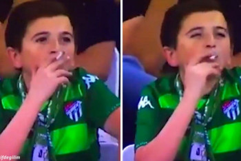 Фотография к новости: Пойманный курящим на стадионе в Турции мальчик оказался 36-летний отец