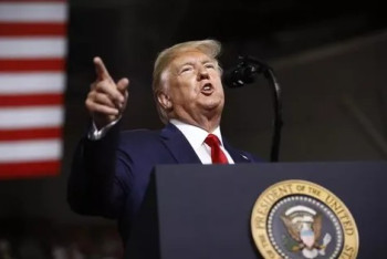 Фотография к новости: Трамп перенес повышение пошлин на китайские товары в честь 70-летия КНР