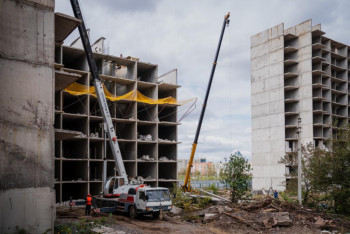 Фотография к новости: Проблемный жилой комплекс "Территория комфорта-1" начали сносить в Нур-Султане