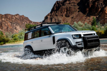 Фотография к новости: Снятый в Казахстане тизер нового Land Rover Defender появился в Сети