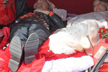 Фотография к новости: За езду Собчак и Богомолова в катафалке могут наказать водителя