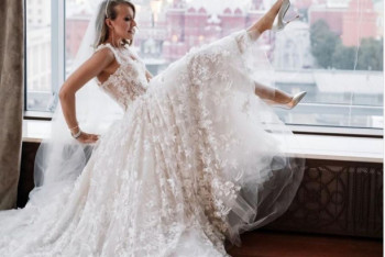 Фотография к новости: Собчак после свадьбы похвасталась платьем