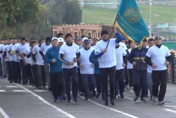 Фотография к новости: В Павлодаре 500 полицейских вышли на массовую зарядку