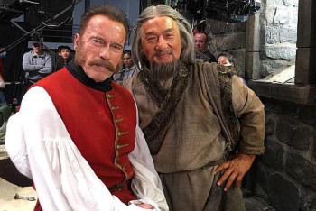 Фотография к новости: Арнольд Шварценеггер и Джеки Чан передали привет казахстанцам