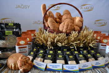 Фотография к новости: Токаев побывал в агропромышленном комплексе ТОО "Урожай"