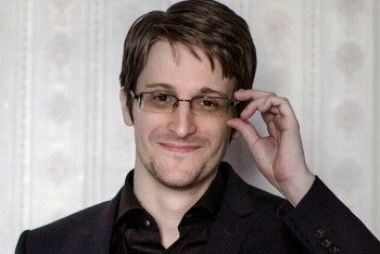 Фотография к новости: Власти США подали иск против Сноудена из-за его мемуаров