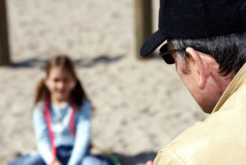 Фотография к новости: Возле школы в Актау заметили педофила