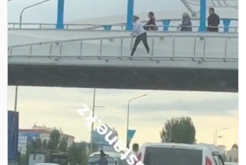 Фотография к новости: Женщина пыталась спрыгнуть с моста в Нур-Султане