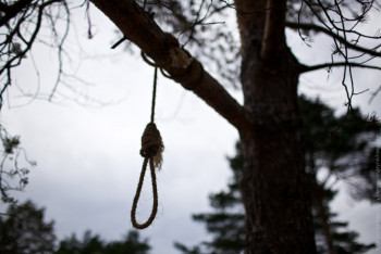 Фотография к новости: Студенты вышли покурить и наткнулись на повесившегося мужчину в Рудном