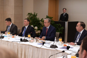 Фотография к новости: Токаев встретился с американскими политиками в Нью-Йорке