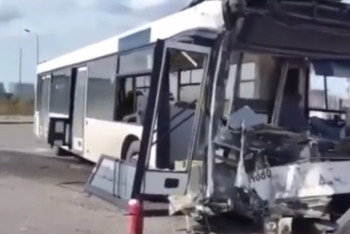 Фотография к новости: Грузовик врезался в автобус в Нур-Султане, 22 человека обратились за помощью