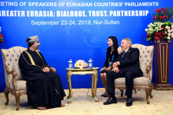 Фотография к новости: Елбасы провел встречу со спикером Меджлиса аш-Шура Омана