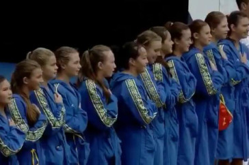 Фотография к новости: Казахстанские ватерполистки спели гимн без музыки на награждении в Индии