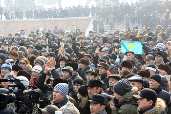 Фотография к новости: Сенаторы просят запретить приводить детей на митинги
