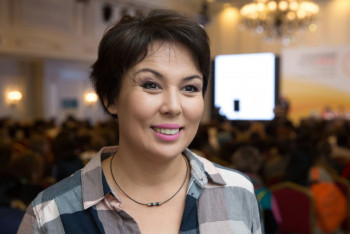 Фотография к новости: Перестать тратить деньги на имиджевые концерты и праздники призвала Аружан Саин