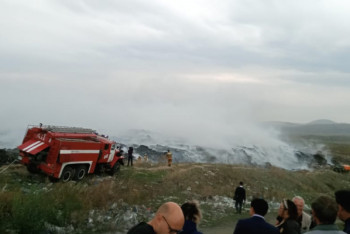 Фотография к новости: Вторые сутки продолжается пожар на свалке в Усть-Каменогорске