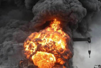 Фотография к новости: СМИ: число пострадавших при пожаре на судне в Южной Корее возросло до 18