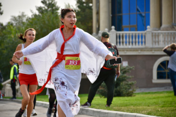 Фотография к новости: Удивили не только результатами, но и нарядами: женский забег прошел в Алматы