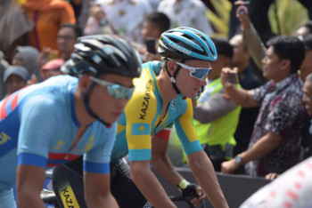 Фотография к новости: Команда Казахстана не добралась до финиша на ЧМ по велоспорту