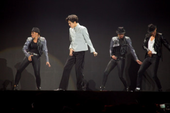 Фотография к новости: Димаш Кудайберген перепел Майкла Джексона