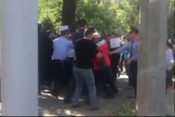 Фотография к новости: Видео  несанкционированных митингов опубликовало МВД РК