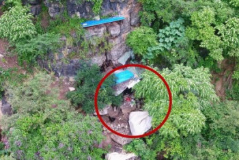 Фотография к новости:  ﻿Дроны помогли найти преступника, прятавшегося 17 лет в пещере в Китае