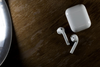Фотография к новости: Ежегодно люди теряют свои AirPods  на полмиллиарда долларов
