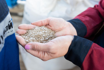 Фотография к новости: На Прорвинской группе месторождений отгружена первая партия серы
