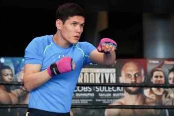 Фотография к новости: Данияр Елеусинов провел открытую тренировку перед боем