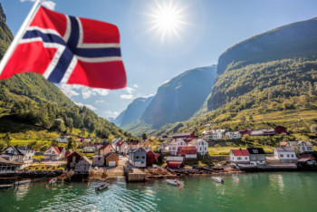 Фотография к новости: 45 задержанных в Норвегии казахстанцев вернулись на родину