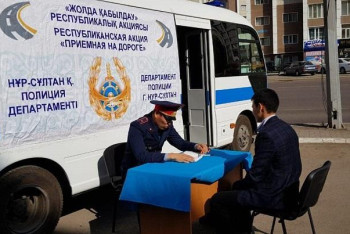 Фотография к новости: В Казахстане стартовала акция «Приемная на дороге» 