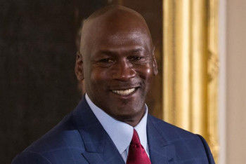 Фотография к новости: Майкл Джордан пожертвует 1 млн долл для ликвидации последствий урагана «Дориан» на Багамах