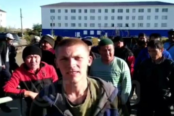 Фотография к новости: Скандал разразился из-за нелегальной добычи микросферы в Павлодарской области: жители перекрыли дорогу