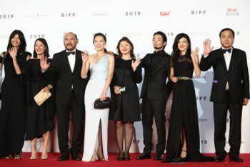 Фотография к новости: Казахстанско-японский фильм с Самал Еслямовой открыл международный кинофестиваль в Южной Корее