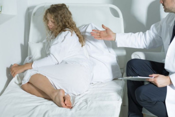 Фотография к новости: На лечение к психиатру попали две девушки после общения с сектантами в Костанайской области