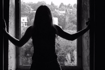 Фотография к новости: Студентка разбилась насмерть, упав с седьмого этажа в Уральске