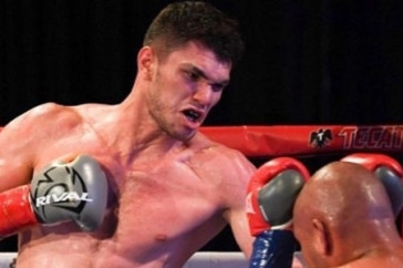 Фотография к новости: Али Ахмедов нокаутом выиграл бой за титул WBC в андекарде у Головкина