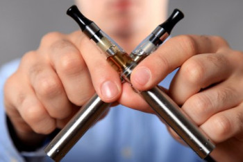 Фотография к новости: Казахстанцам рекомендуется отказаться от вейпинга из-за смерти пятерых человек в США 