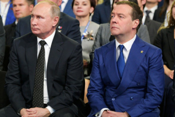 Фотография к новости: Путин повысил зарплату себе и Медведеву