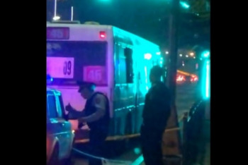 Фотография к новости: Неизвестные обстреляли полные автобусы из пневматического оружия в Караганде