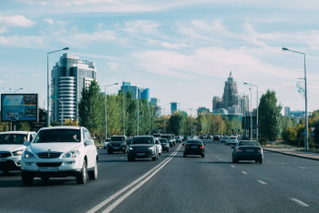 Фотография к новости: "Вы создали условия для водителей, но не позаботились о нуждах горожан": Токаев поручил исправить ситуацию в столице