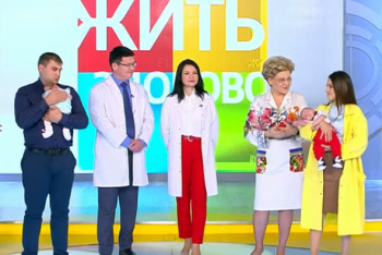 Фотография к новости: Один случай на 25 миллионов. Родившая с разницей в два месяца казахстанка побывала на передаче у Малышевой