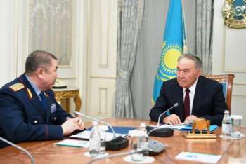 Фотография к новости: Назарбаев принял главу МВД