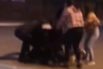 Фотография к новости: Драка девушек в Караганде попала на видео