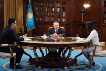 Фотография к новости: Назарбаев пообещал выставить 30 своих картин в музее