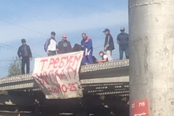 Фотография к новости: Строители алматинской развязки устроили забастовку