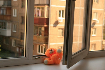 Фотография к новости: Стало известно состояние трех девочек, выпавших из окон в Нур-Султане в один день