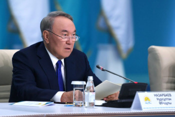 Фотография к новости: Совещание с участием Назарбаева проходит в Мажилисе