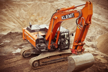 Фотография к новости: 1,5 млн казахстанцев стоят в очереди на получение земли 